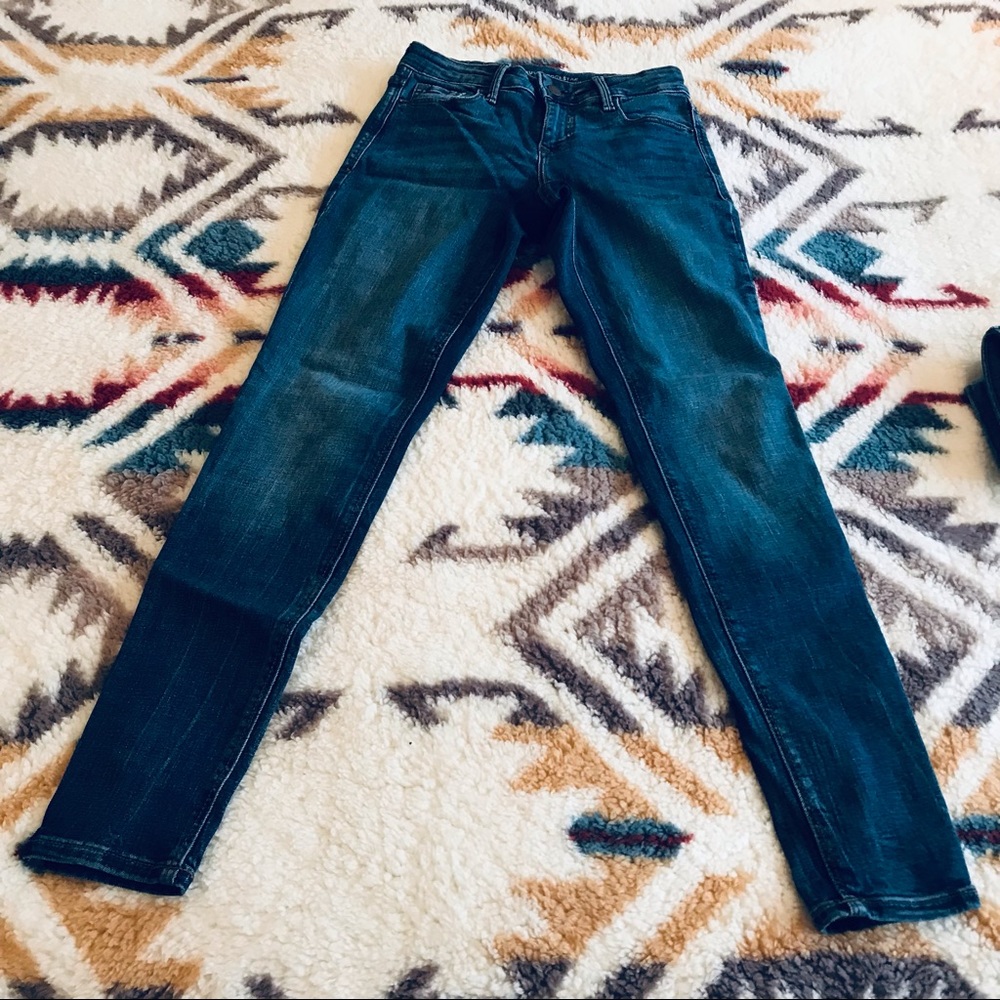 Rockstar mid rise 
skinny jeans, 
blue 
gently worn. 
Size 2